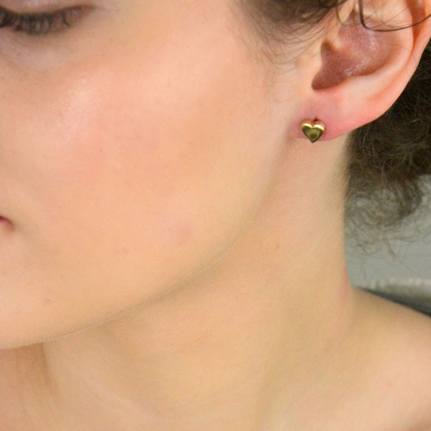 Złote kolczyki serduszka z  bocznymi cyrkoniami 585- KL 5639.jpg